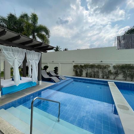 Ezekiel'S Private Hot Spring Resort Calamba  Dış mekan fotoğraf